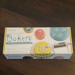 NWOT Williams Sonoma The Ultimate Baker’s Decorating Tool. 
Brand New